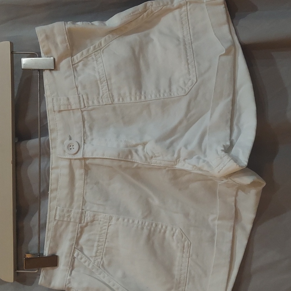 Women's White Shorts Size 7